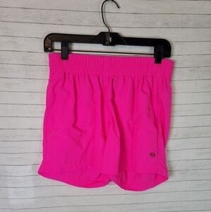 MOUNTAIN HARDWEAR NYLON TRACK SHORTS IN HOT PINK, SZ SMALL